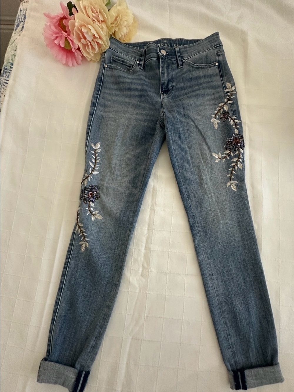 WHBM NWOT “The Everyday Soft Skinny” Light Blue Embroidered Jean! Never Worn